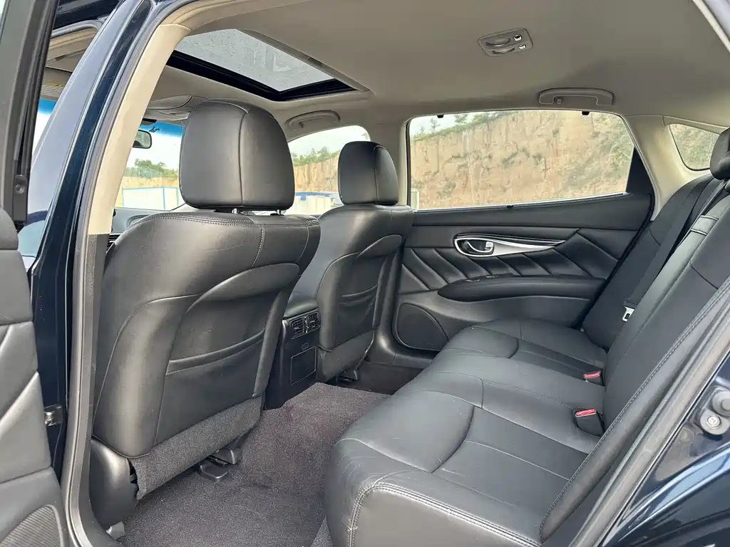Infiniti Q70 2017