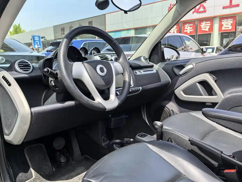 smart Fortwo 2015 — фото 12