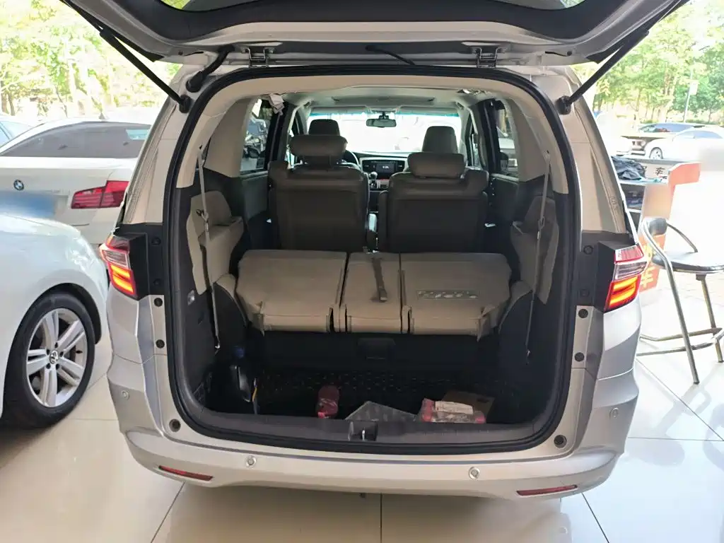 Honda Odyssey 2015 — фото 15