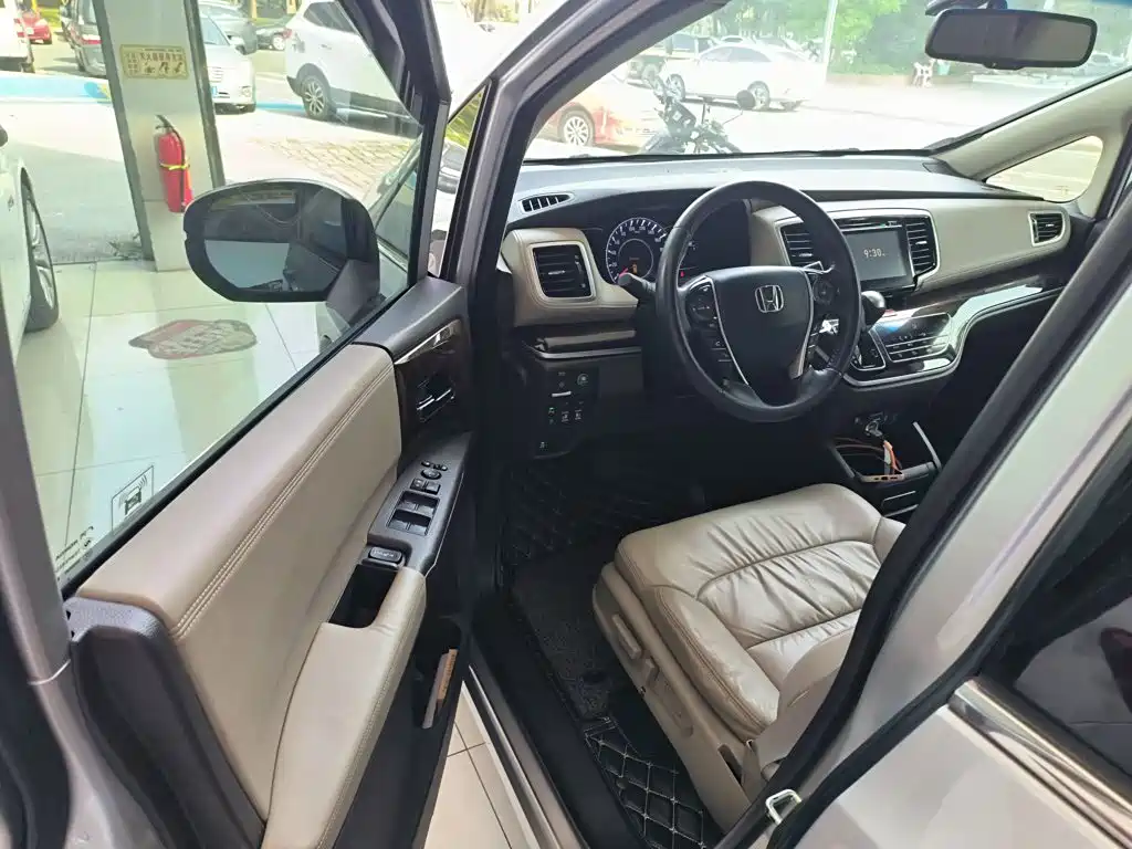 Honda Odyssey 2015 — фото 12
