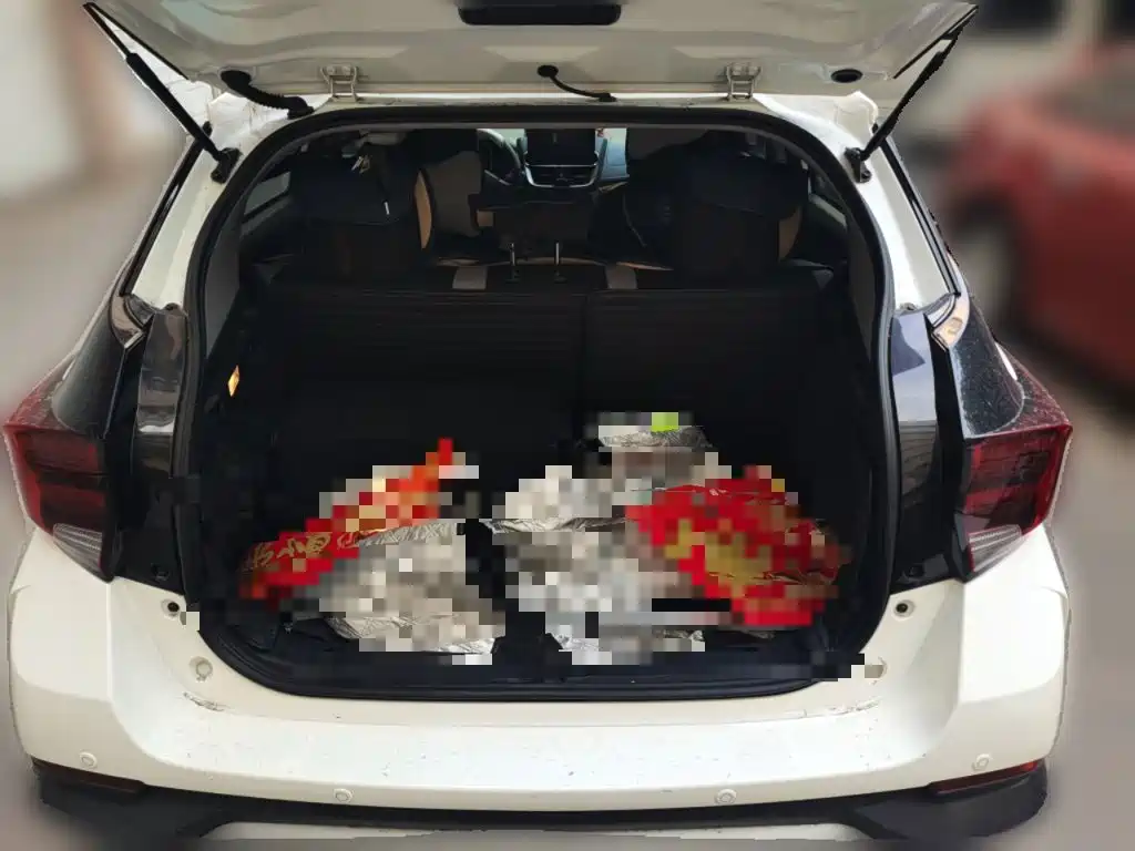 Toyota Yaris L 2022 — фото 10