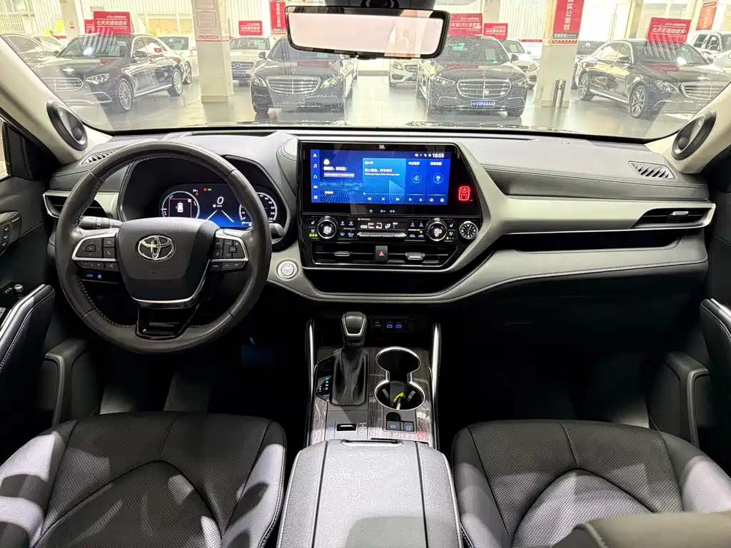 Toyota Highlander 2022 — фото 10
