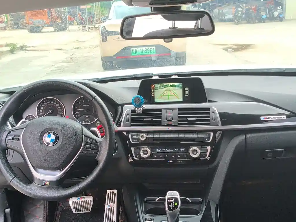 BMW 3 Series 2017 — фото 10
