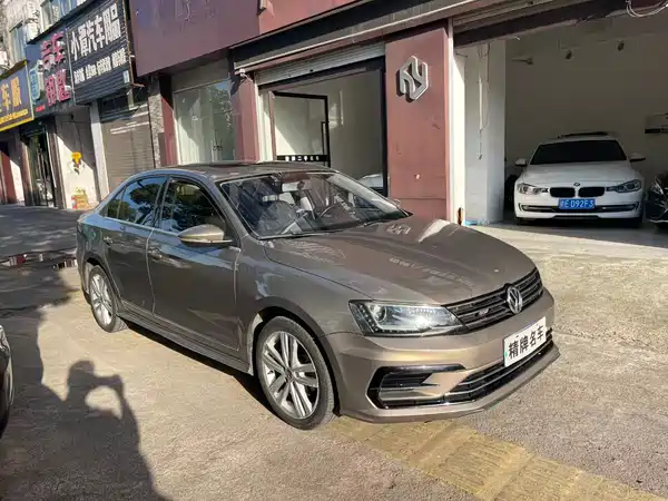 Volkswagen Sagitar 2018