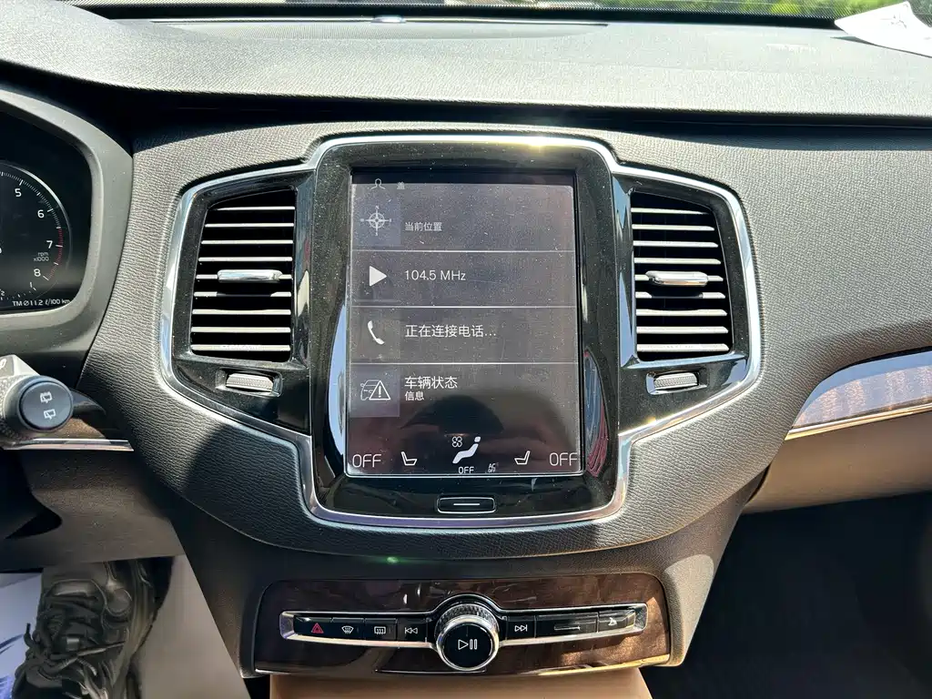 Volvo XC90 2016 — фото 12