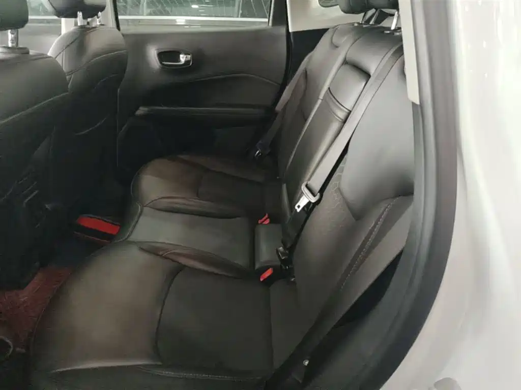 Jeep Compass 2018 — фото 17