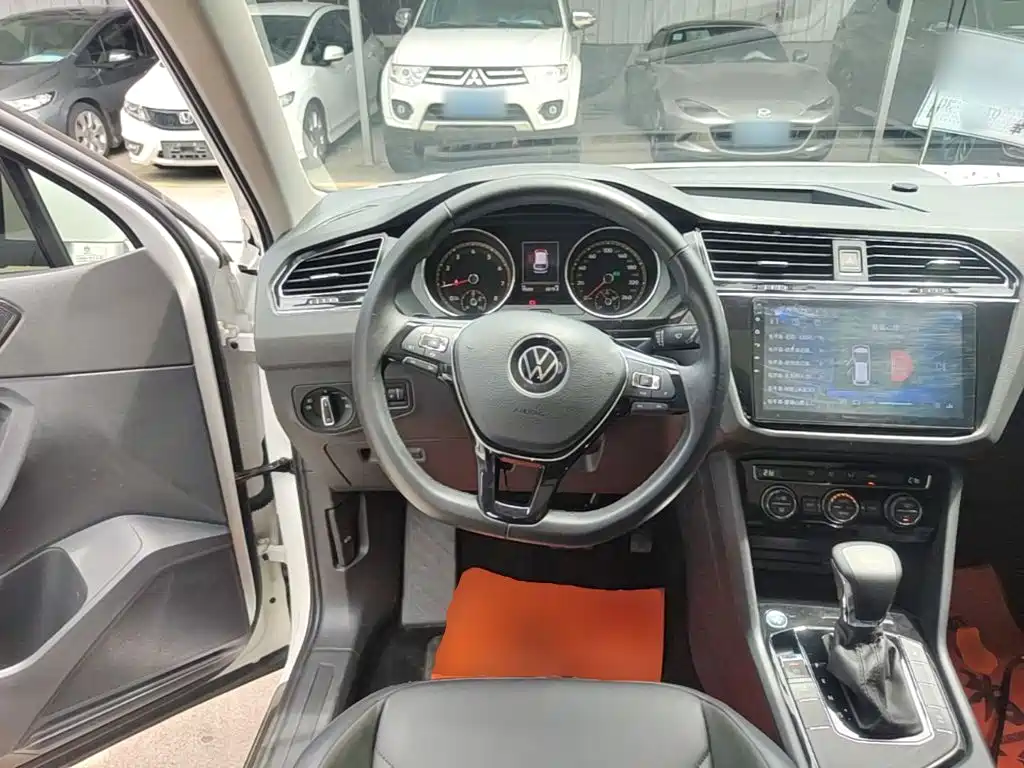 Volkswagen Tiguan L 2021 — фото 11