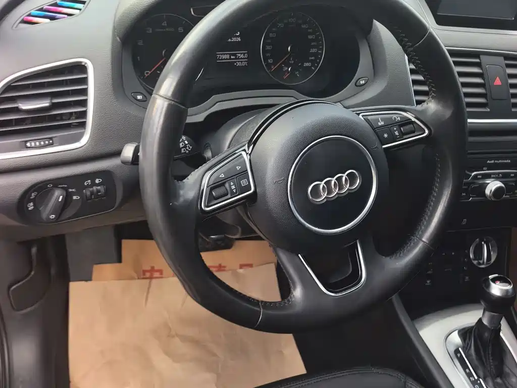 Audi Q3 2015 — фото 8