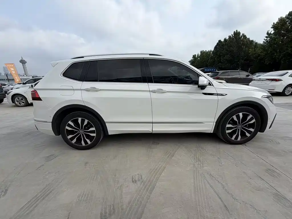 Volkswagen Tiguan L 2021
