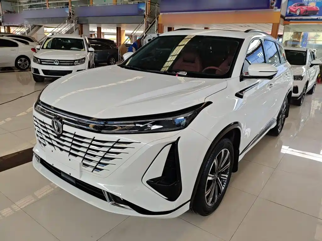 Changan CS75PLUS 2024 — фото 1