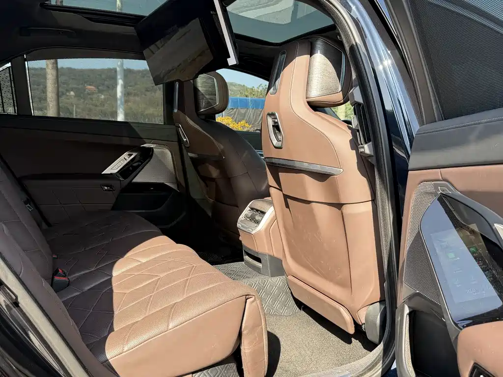 BMW 7 Series 2023 — фото 10