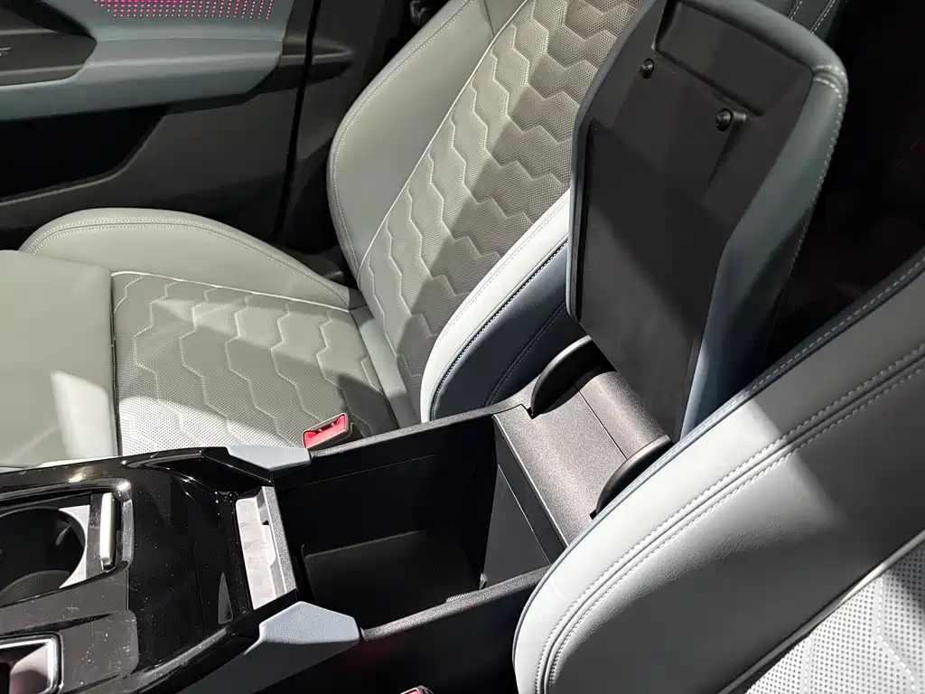 Audi Q6L e-tron 2026 — фото 17