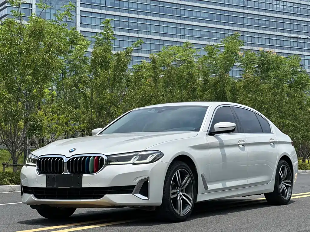 BMW 5 Series 2021 — фото 1