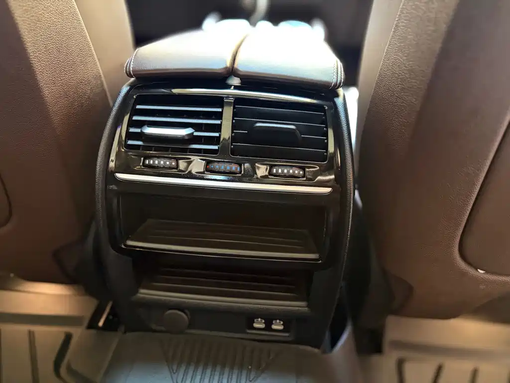 BMW 5 Series 2019 — фото 11