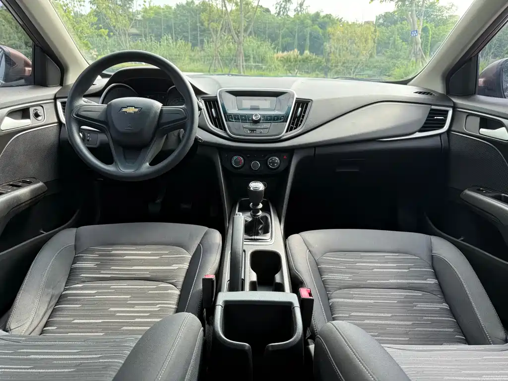 Chevrolet Cavalier 2017 — фото 23