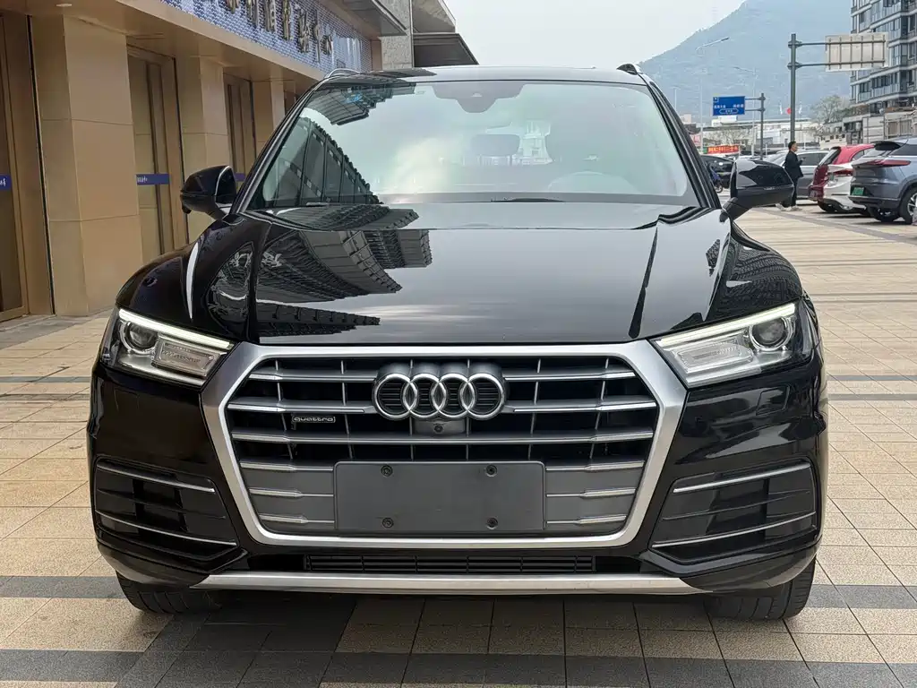 Audi Q5L 2020 — фото 2