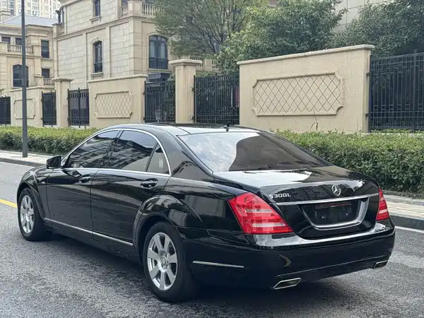 Mercedes-Benz S-Class 2012