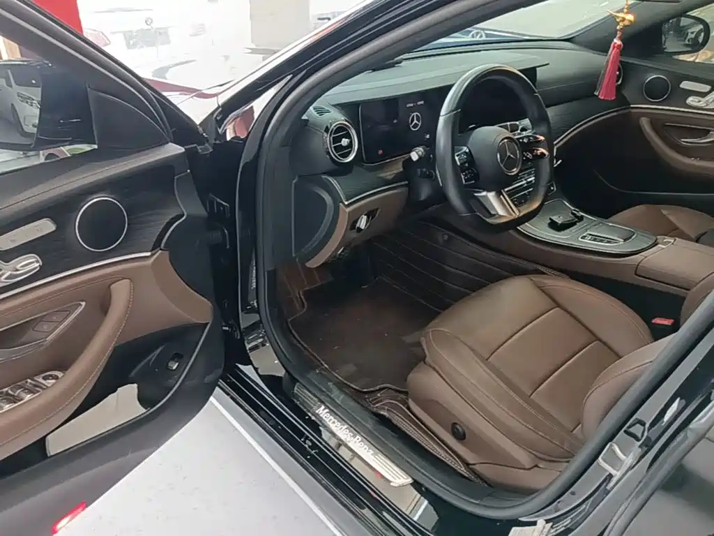 Mercedes-Benz E-Class 2021 — фото 16