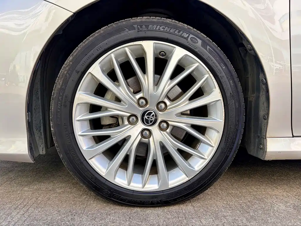 Toyota Camry 2019 — фото 11