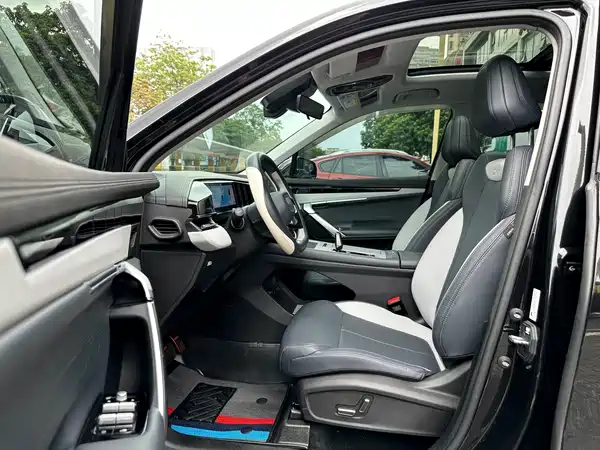 Geely Boyue L 2025