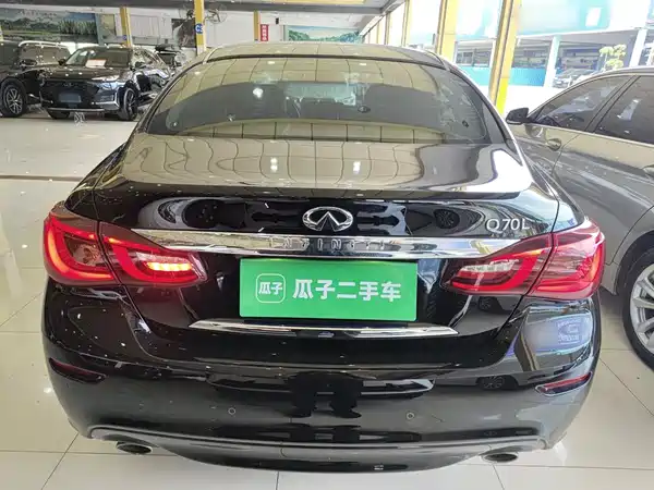 Infiniti Q70 2019
