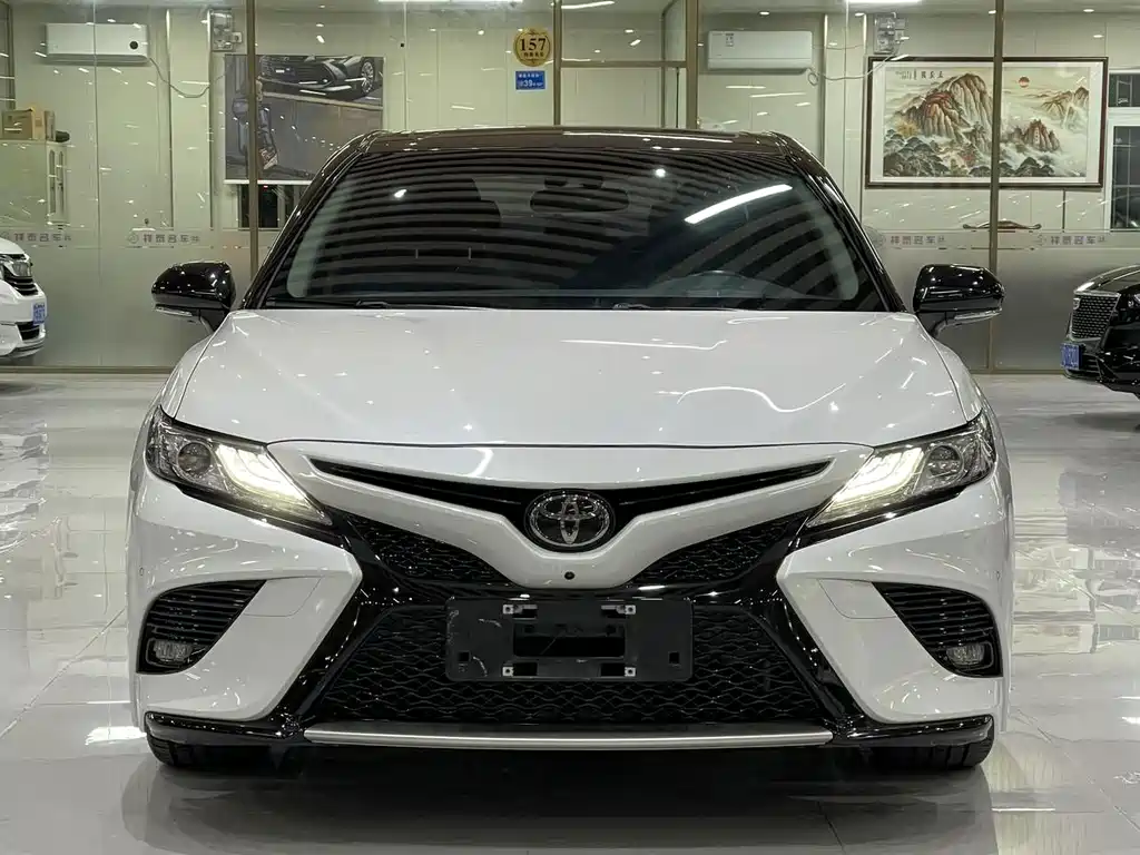 Toyota Camry 2019 — фото 2