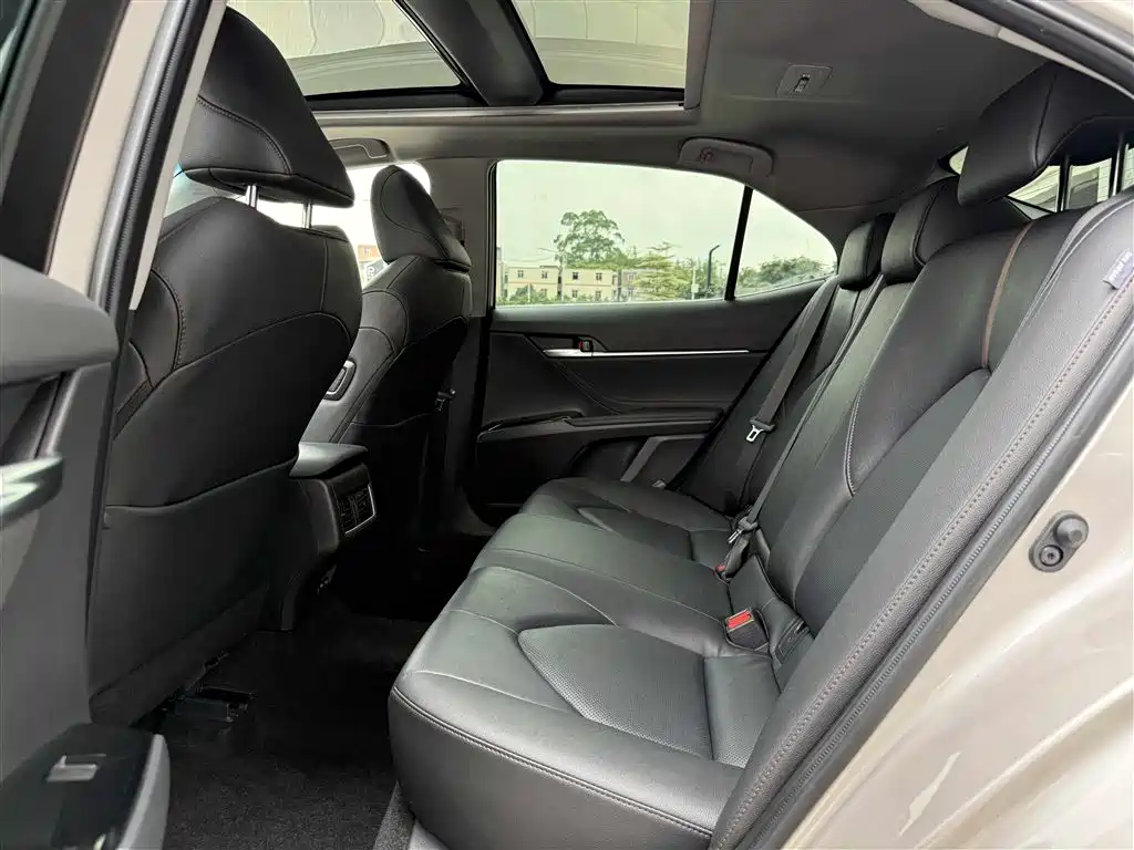 Toyota Camry 2024 — фото 22