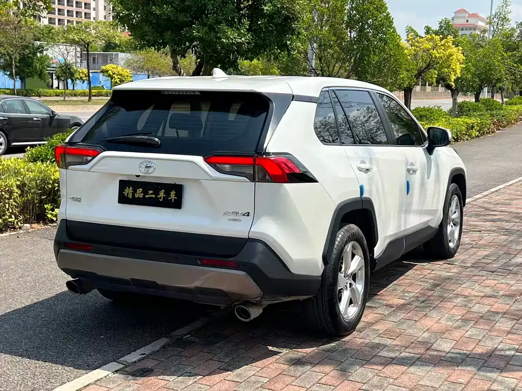Toyota RAV4 2020 — фото 10