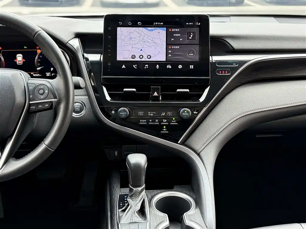 Toyota Camry 2024 — фото 34