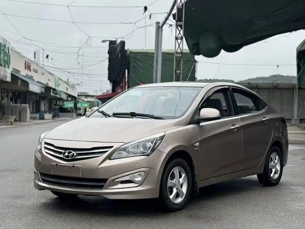 Hyundai Accent 2016 — фото 1