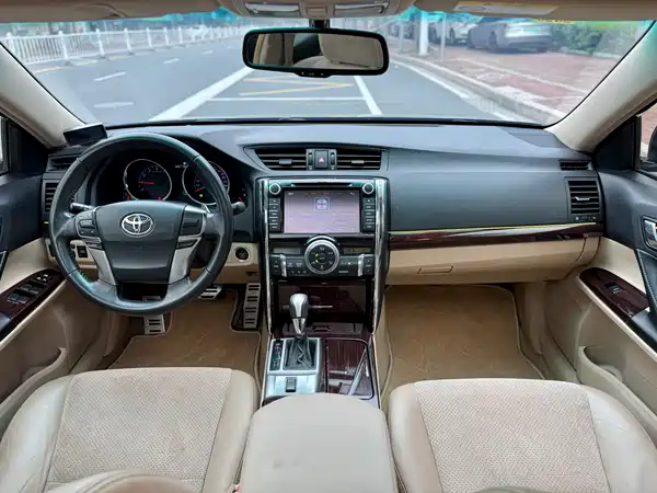 Toyota Reiz 2010