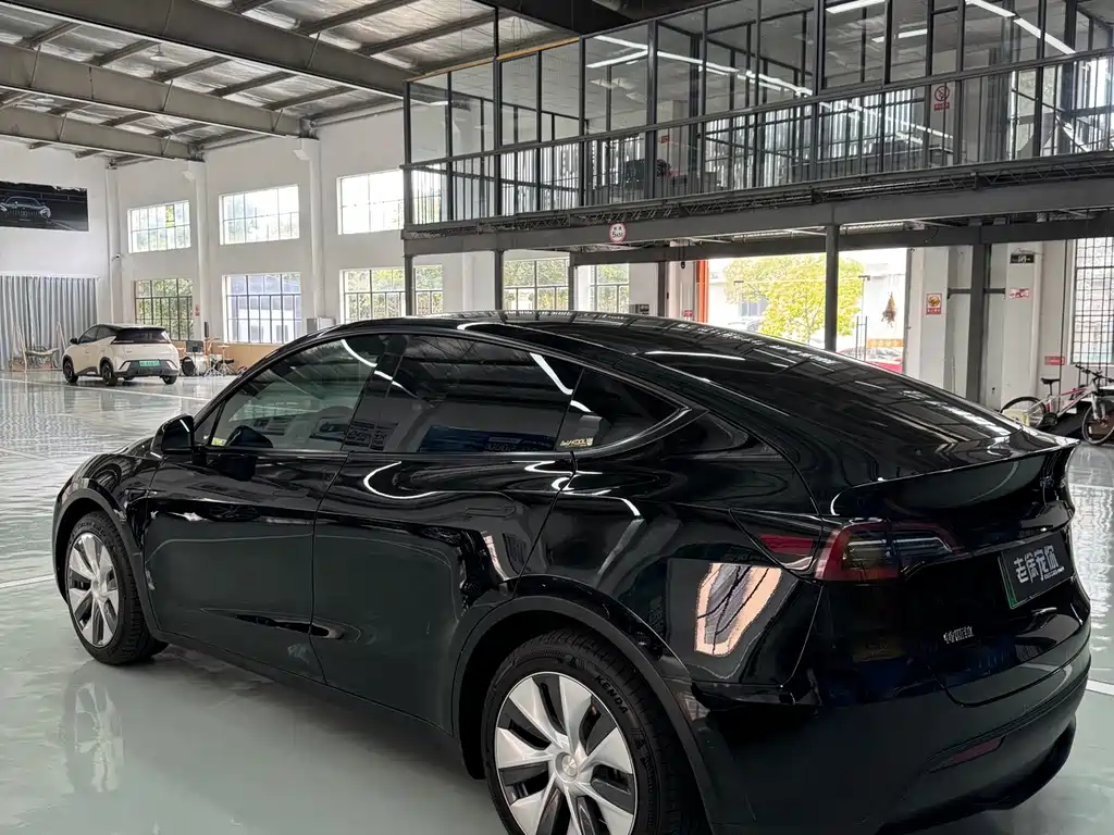 Tesla Model Y 2022 — фото 9