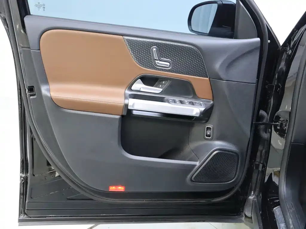 Mercedes-Benz GLB 2025 — фото 13