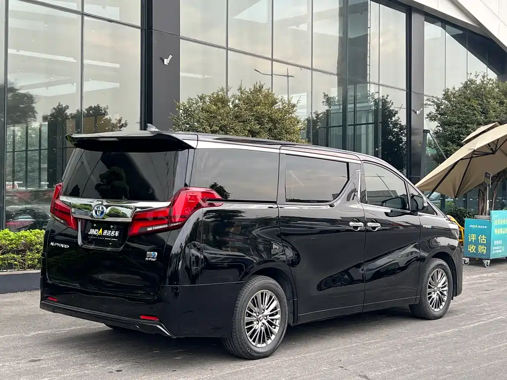 Toyota Alphard 2022 — фото 9