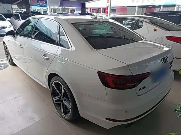 Audi A4L 2018