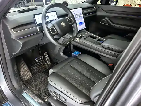 NIO ES8 2025