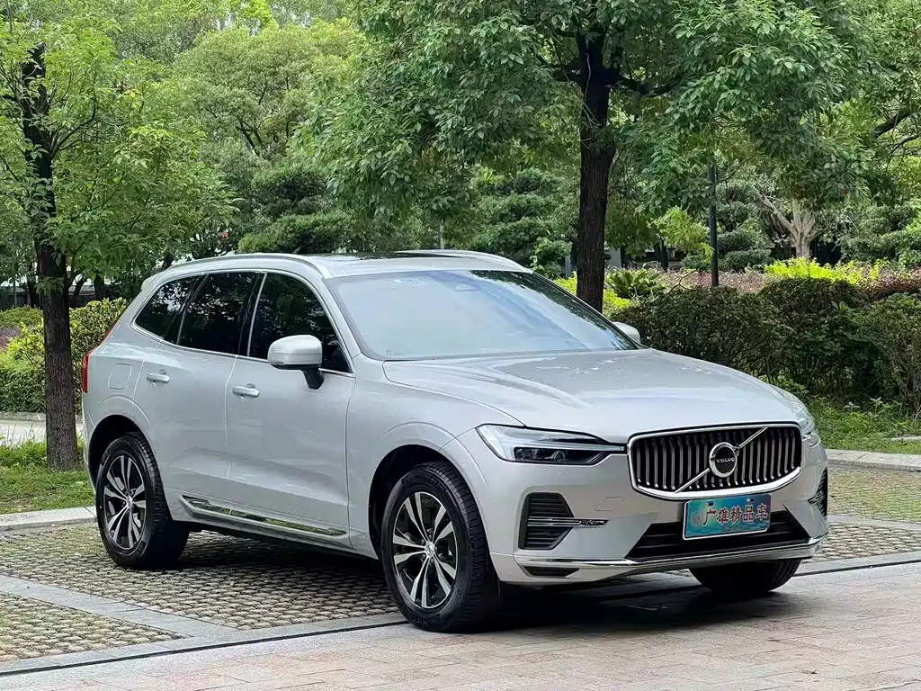 Volvo XC60 2022 — фото 3