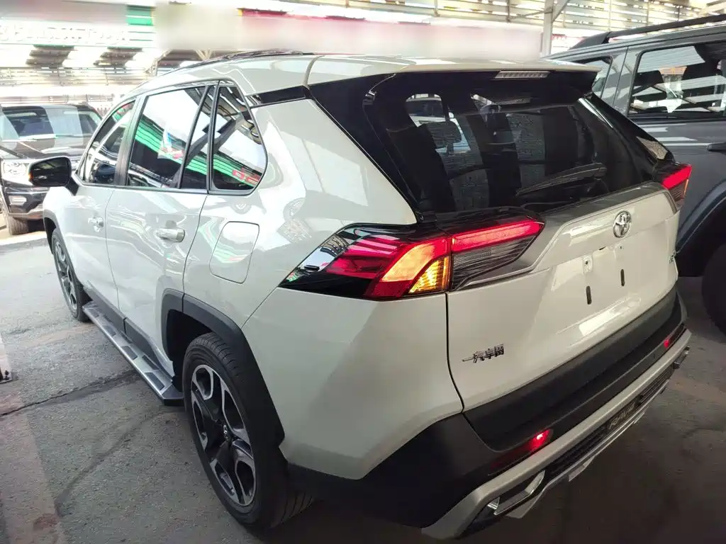 Toyota RAV4 2020 — фото 23