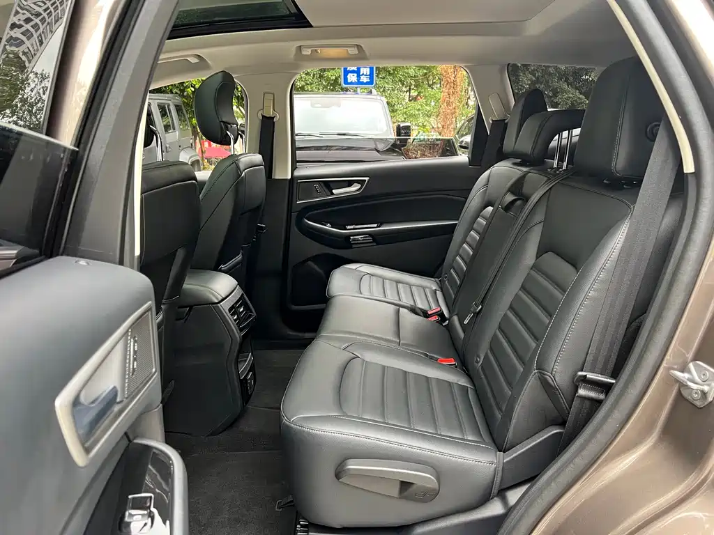 Ford Edge 2020 — фото 11