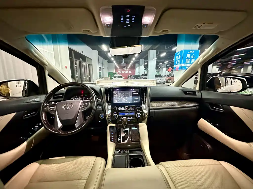 Toyota Vellfire 2021 — фото 10