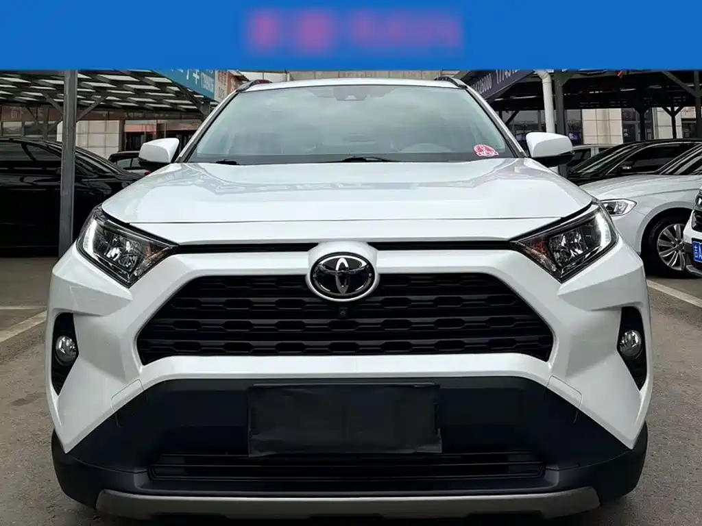 Toyota RAV4 2021 — фото 11