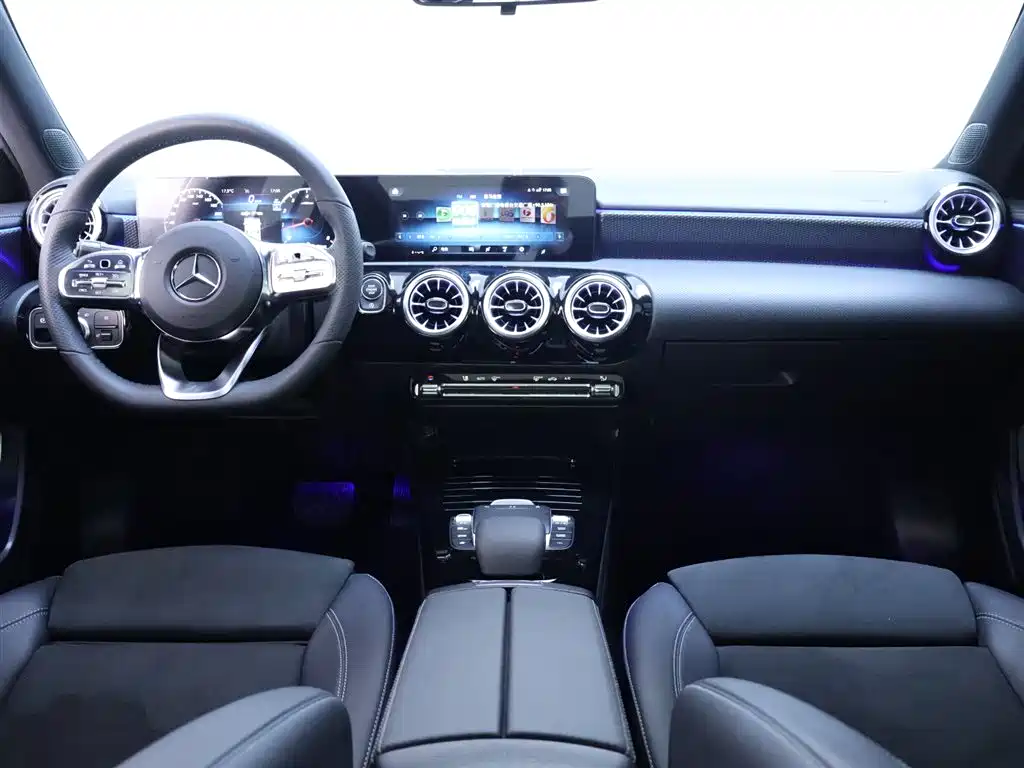 Mercedes-Benz A-Class 2023 — фото 13
