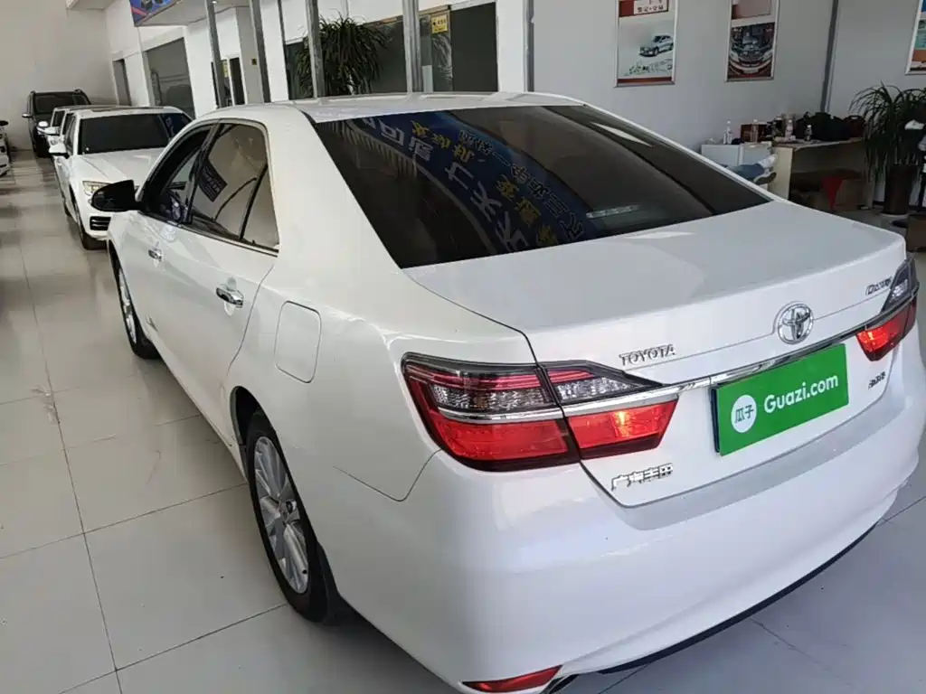 Toyota Camry 2015 — фото 5