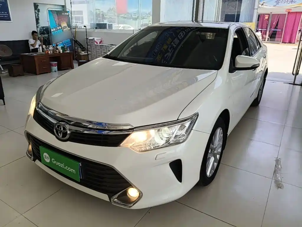 Toyota Camry 2015 — фото 2