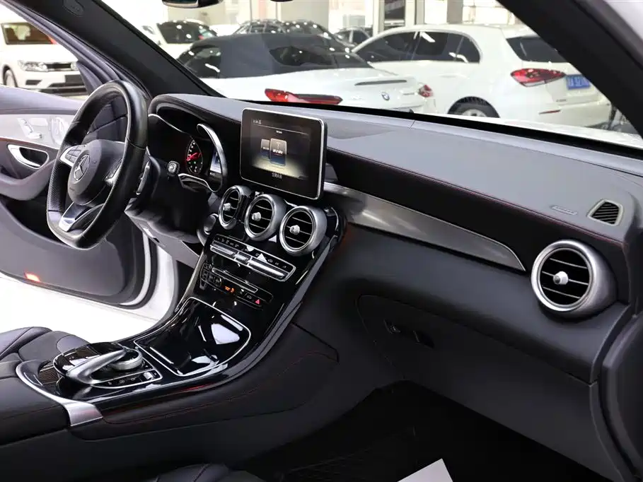 Mercedes-Benz GLC AMG 2018 — фото 17