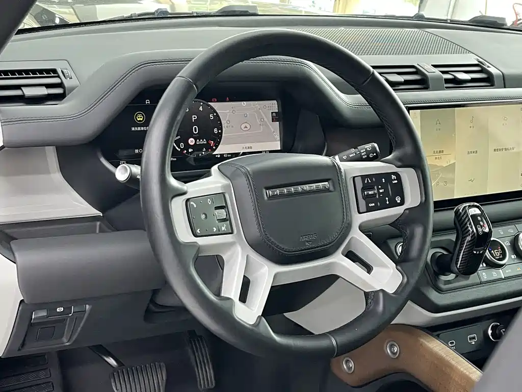 Land Rover Defender 2022