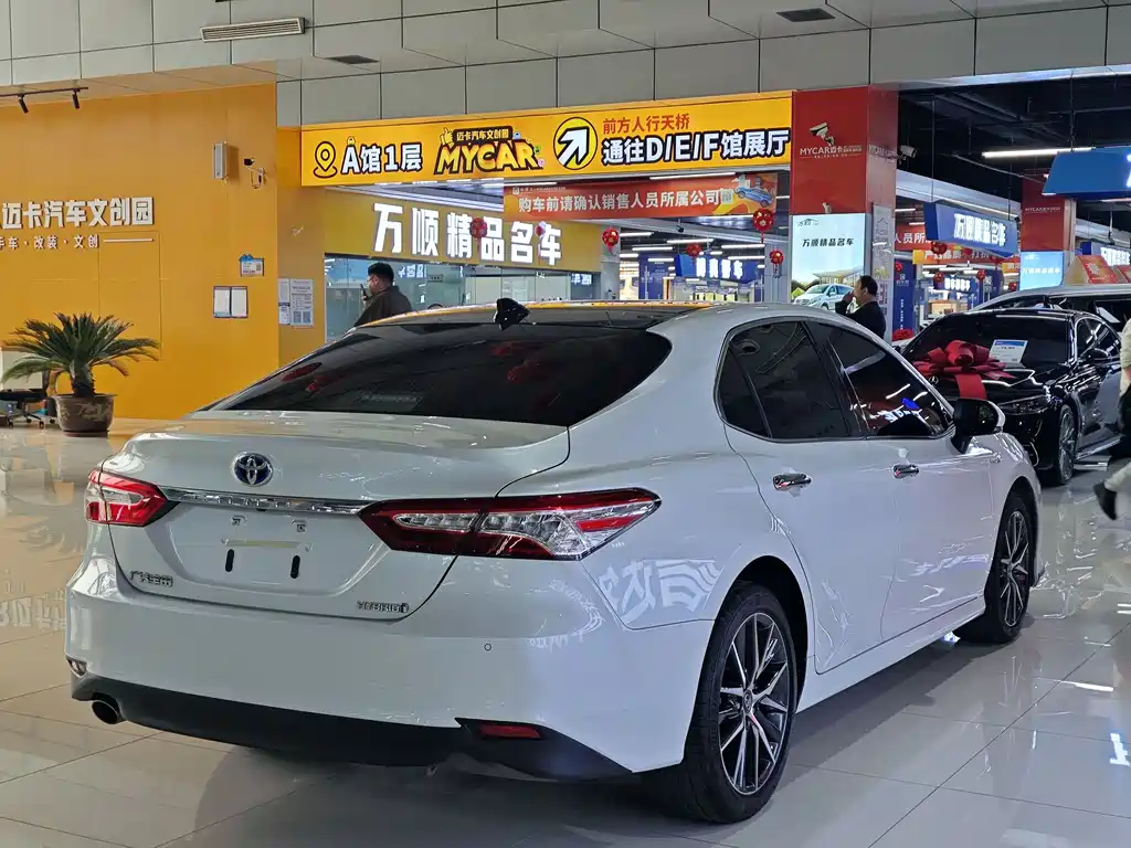 Toyota Camry 2022 — фото 18
