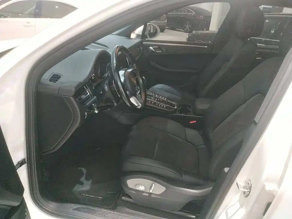 Porsche Macan 2019 — фото 15