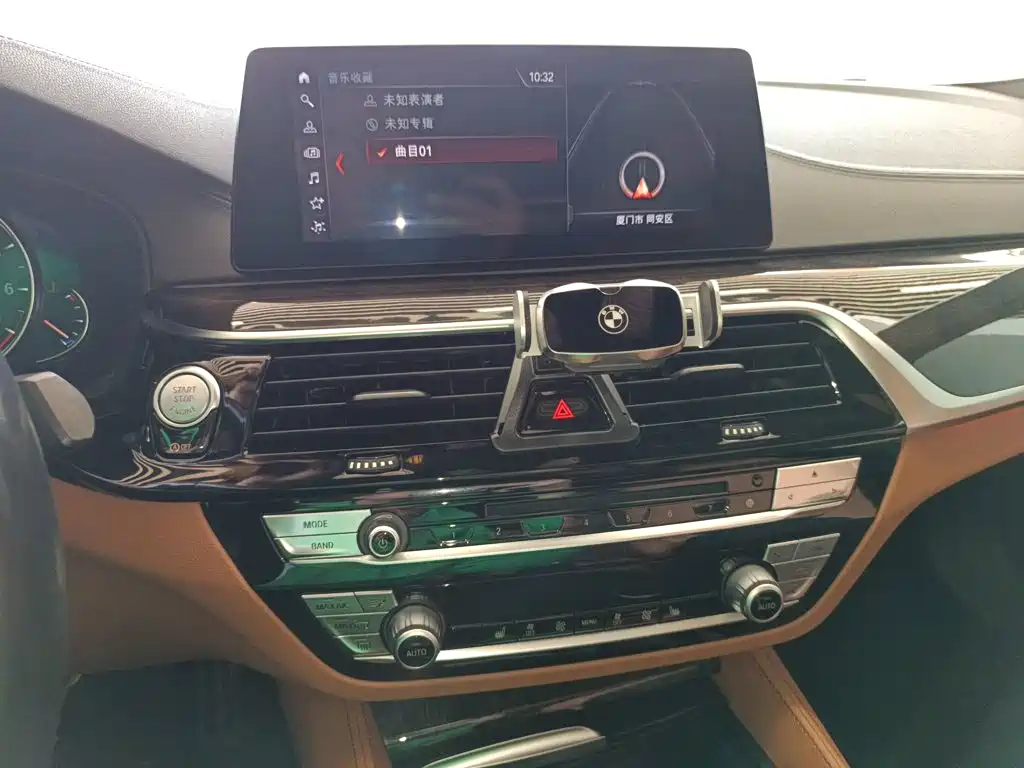 BMW 5 Series 2018 — фото 9