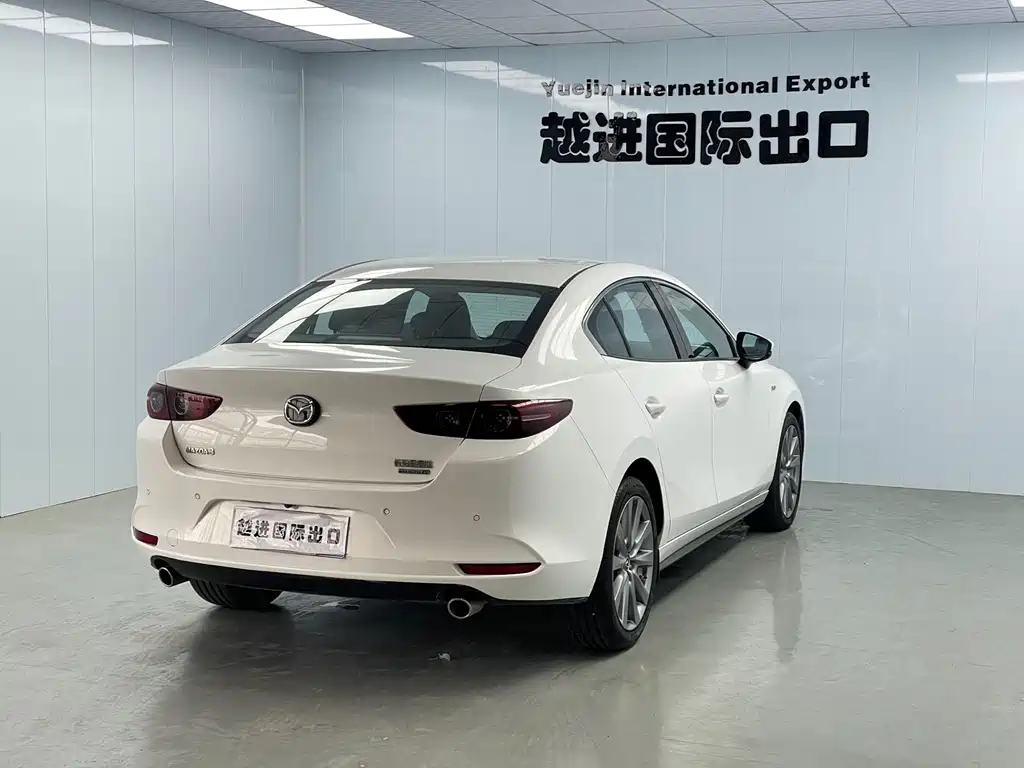 Mazda 3 Axela 2023 — фото 10